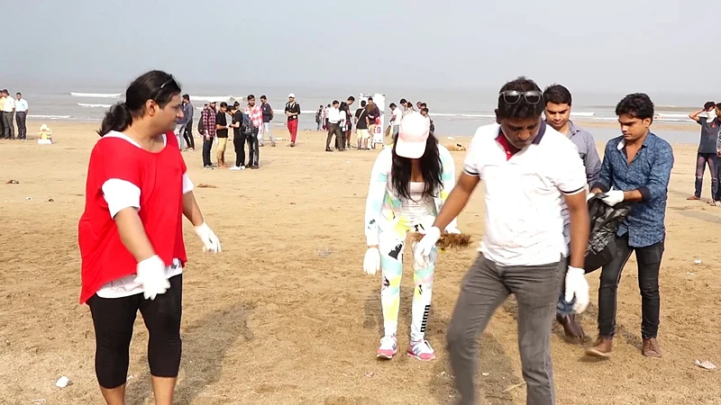 Ganpati Visarjan 2018: Celebs, students turn beach clean-up warriors
