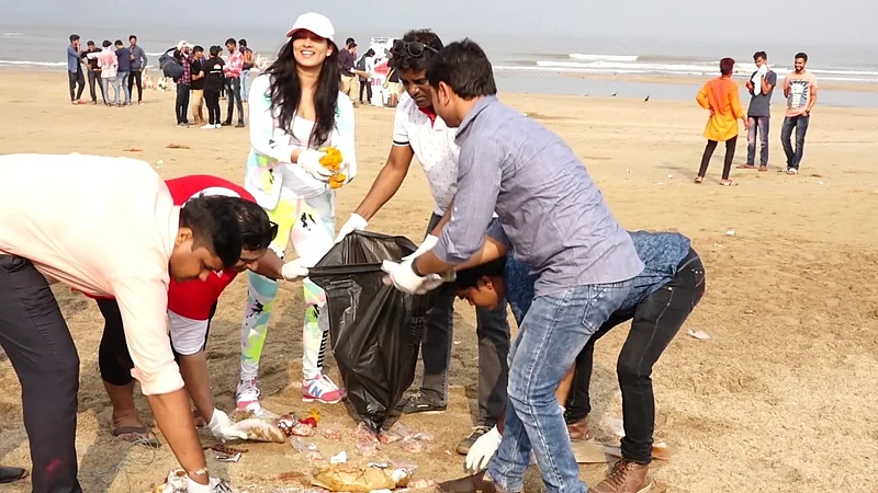 Ganpati Visarjan 2018: Celebs, students turn beach clean-up warriors