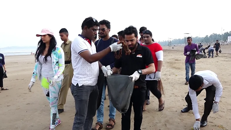 Ganpati Visarjan 2018: Celebs, students turn beach clean-up warriors