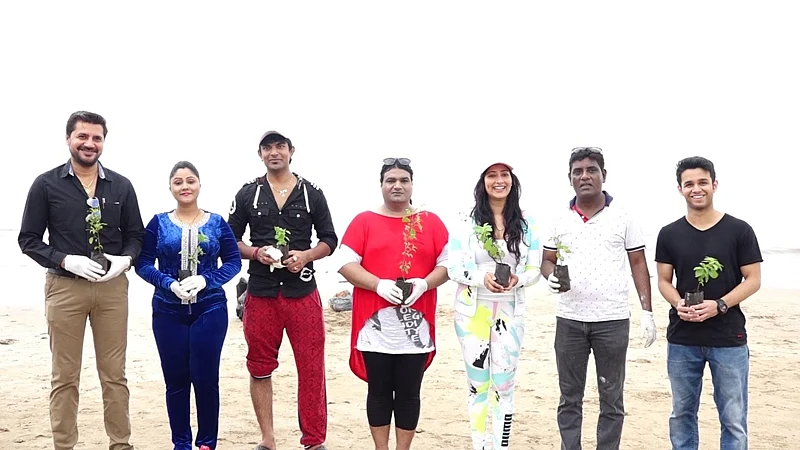 Ganpati Visarjan 2018: Celebs, students turn beach clean-up warriors