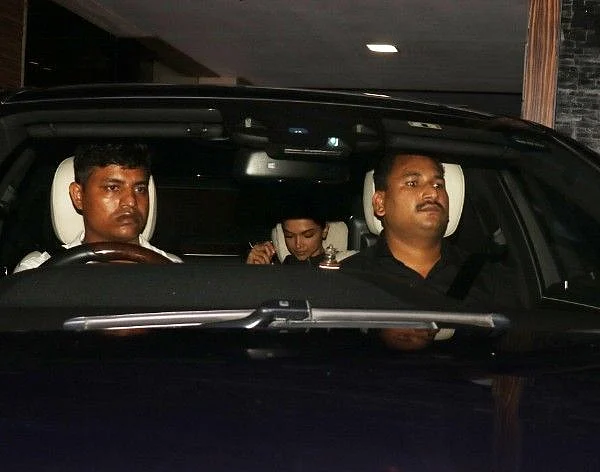 Deepika Padukone spotted exiting Aamir Khan’s residence, movie on the cards?