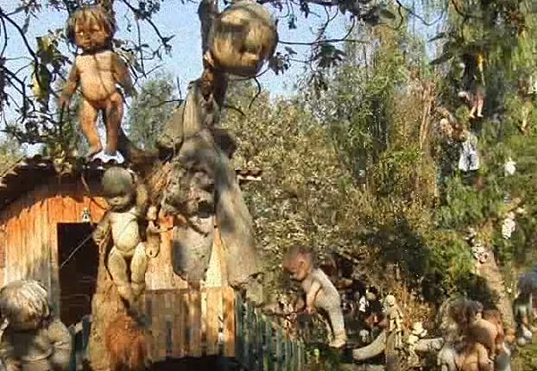 Island of the Dolls: Horrifying island with hanging dolls possessed by ghosts
