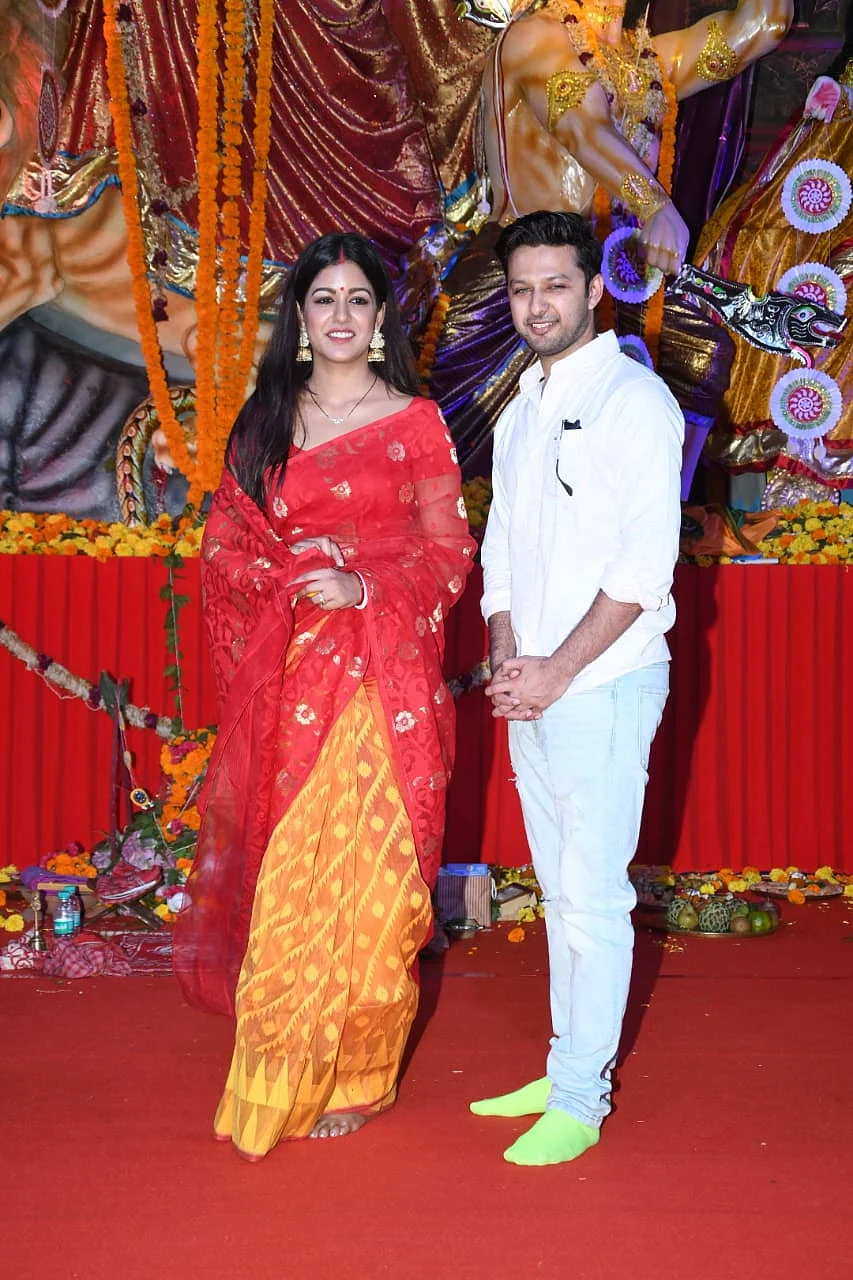 Vatsal Seth and with wife Ishita Dutta at Durga pandal. Photo by Viral Bhayani