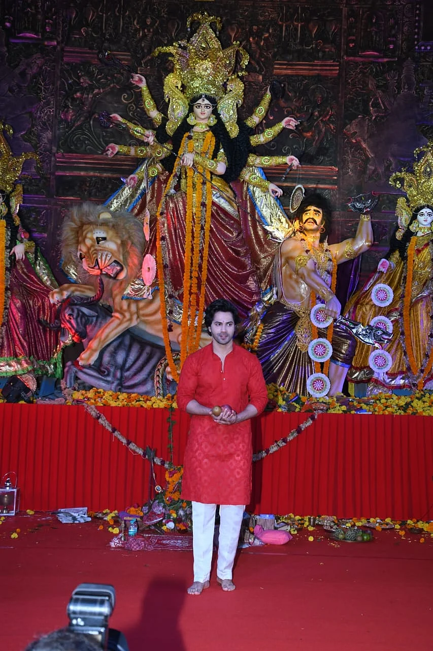 Varun Dhawan at Durga pandal. Photo by Viral Bhayani