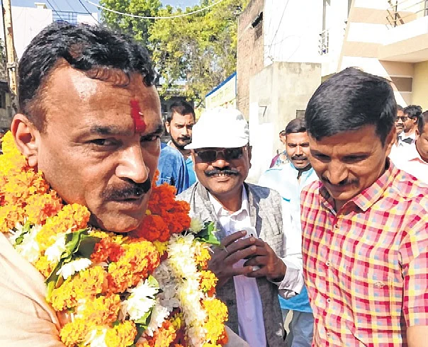 On Campaign Trail: BJP and Congress Candidates Reached Out to Voters in Their Assembly Constituencies on Wednesday