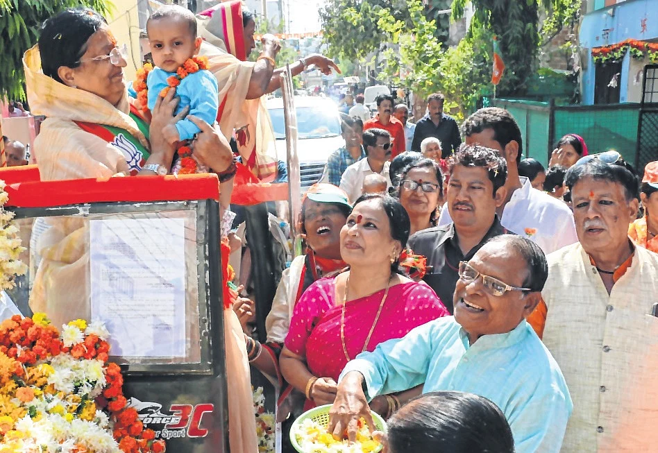 On Campaign Trail: BJP and Congress Candidates Reached Out to Voters in Their Assembly Constituencies on Wednesday