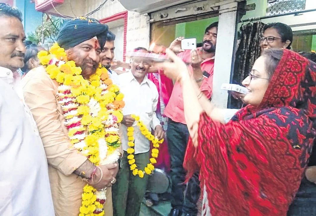 On Campaign Trail: BJP and Congress Candidates Reached Out to Voters in Their Assembly Constituencies on Wednesday