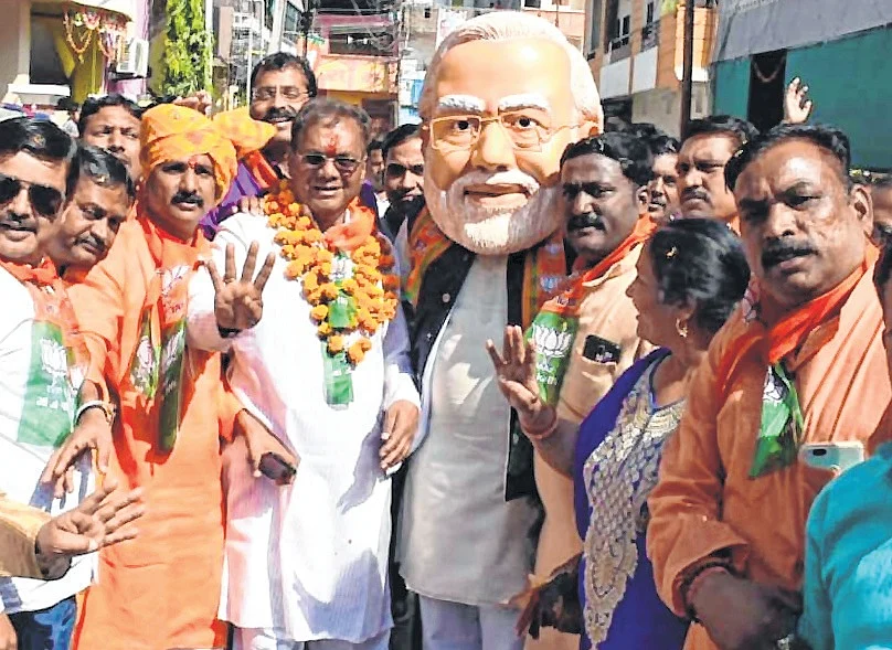 On Campaign Trail: BJP and Congress Candidates Reached Out to Voters in Their Assembly Constituencies on Wednesday