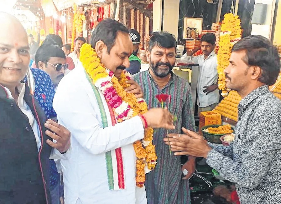 On Campaign Trail: BJP and Congress Candidates Reached Out to Voters in Their Assembly Constituencies on Wednesday
