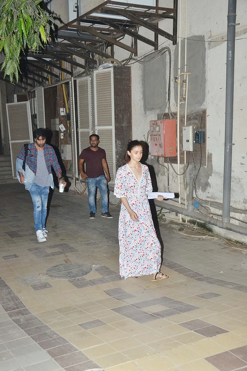 Ranbir Kapoor and Alia Bhatt. Photo By Viral Bhayani