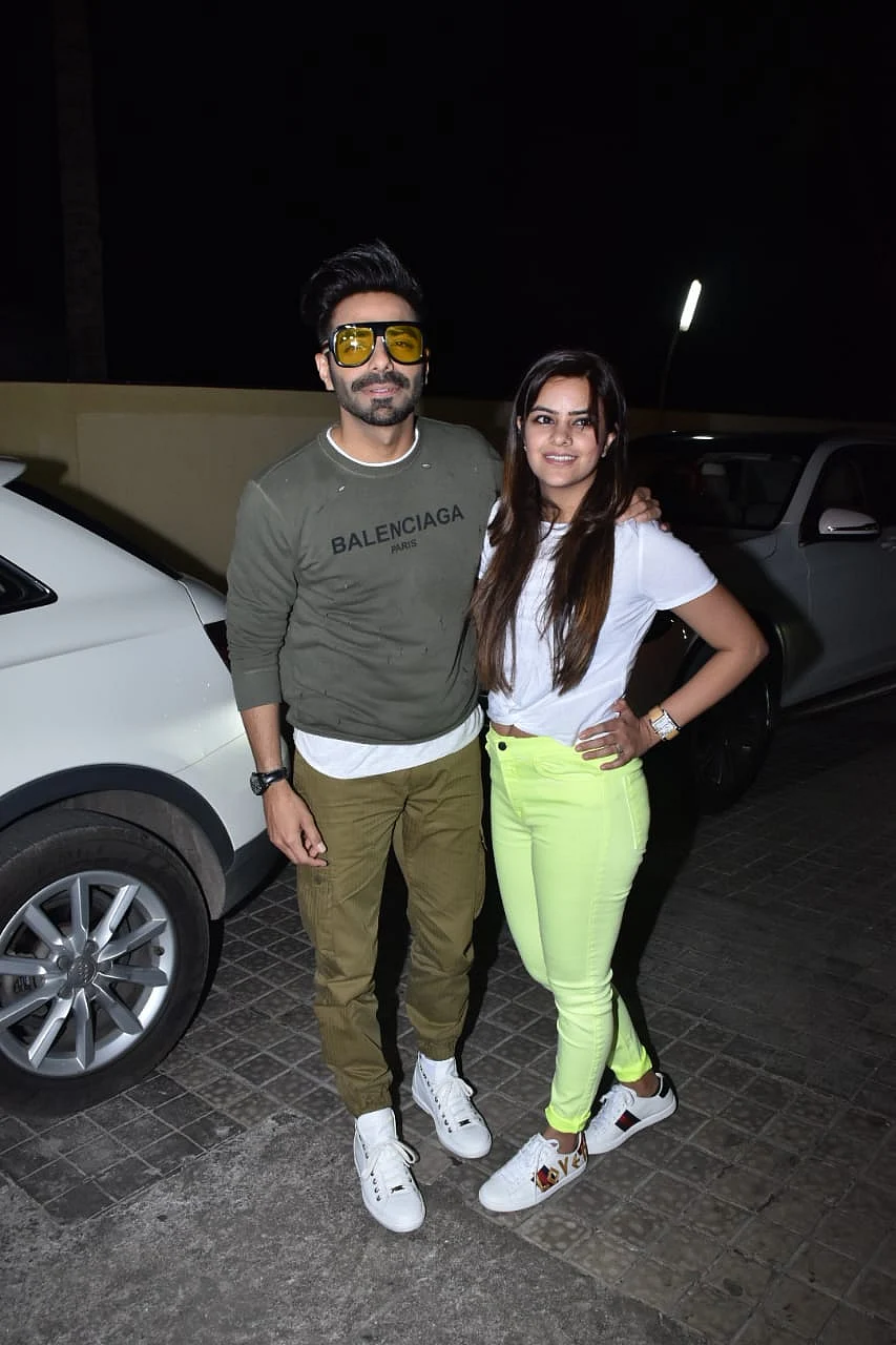 Aparshakti Khurana with wife <span class="w8qArf"> </span><span class="LrzXr kno-fv">Akriti, Pic courtesy: Viral Bhayani</span>