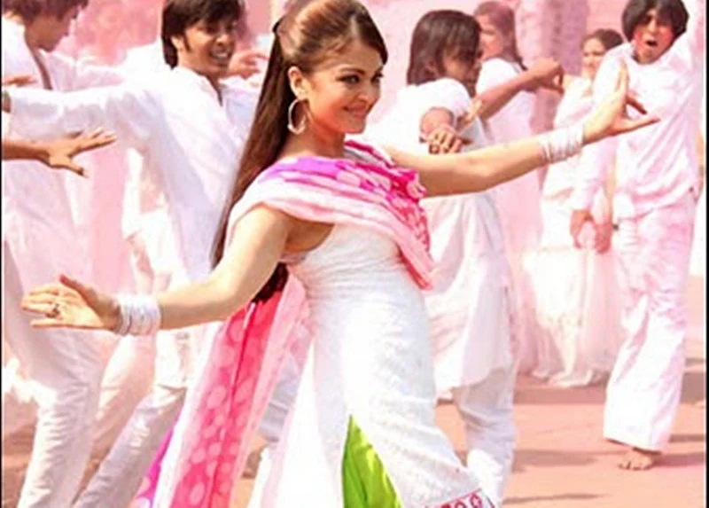 Holi 2019: Bollywood-inspired dressing for a colourful Holi-day