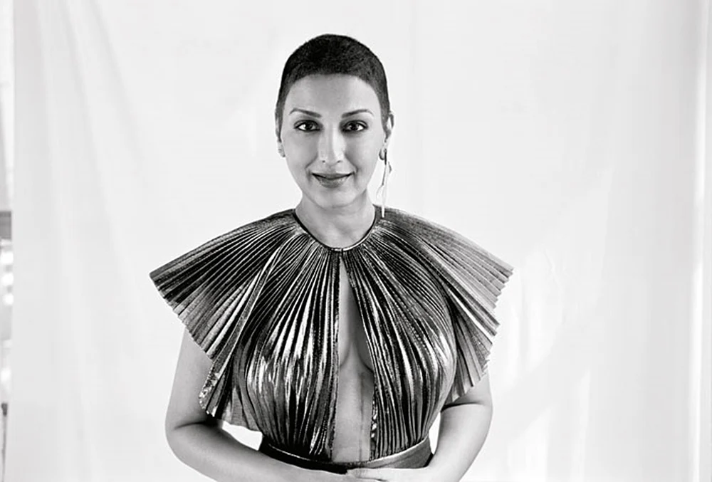 This new picture of Sonali Bendre showing off her cancer surgery scar proves beauty has no limit