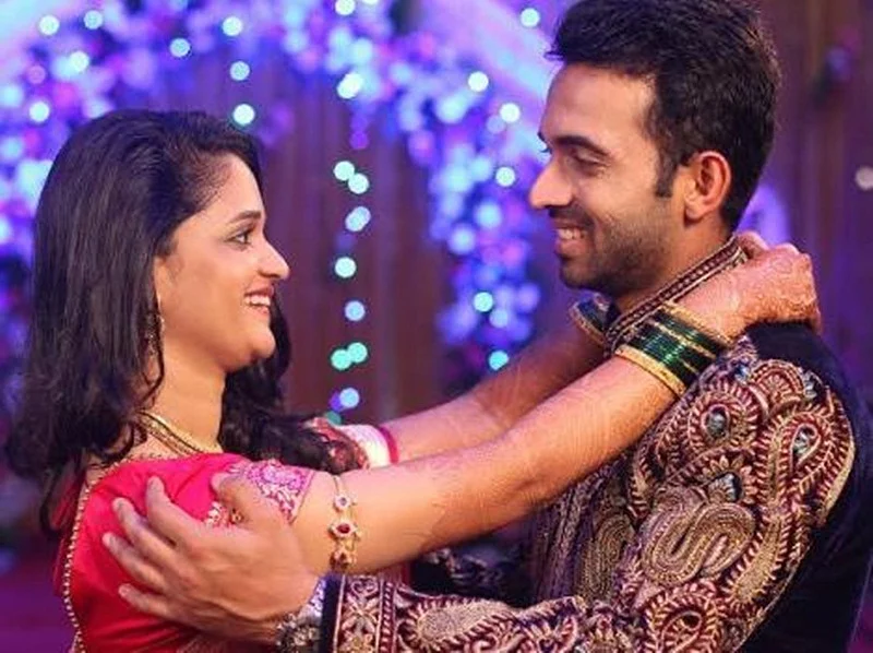 IPL 2019: 11 Indian cricketers and their beautiful wives