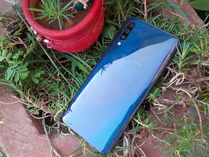 Tech Talk! Samsung Galaxy A50 Review: Bright display, slim bezels, slow performance