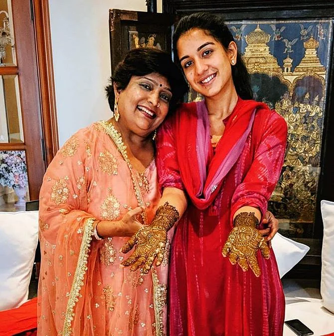 Radhika Merchant slays in her ‘No make-up’ look at Akash -Shloka’s mehendi ceremony