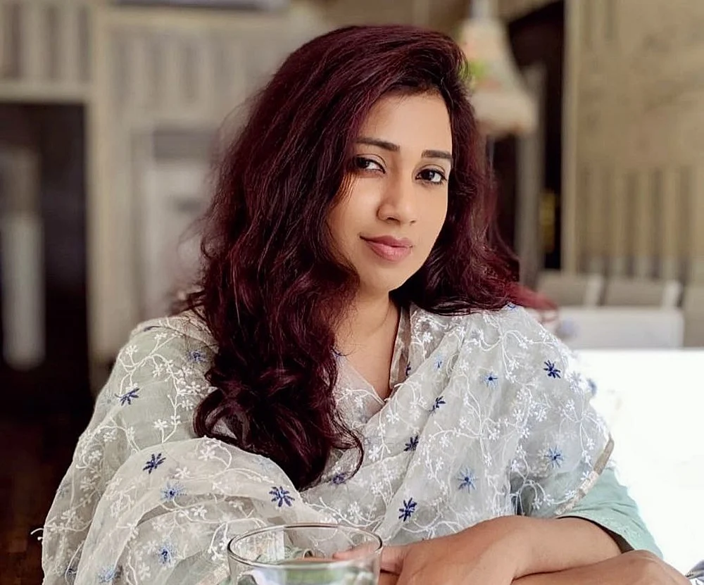 shreya ghoshal slams airline not letting her carry musical shreya ghoshal slams airline not letting her carry musical