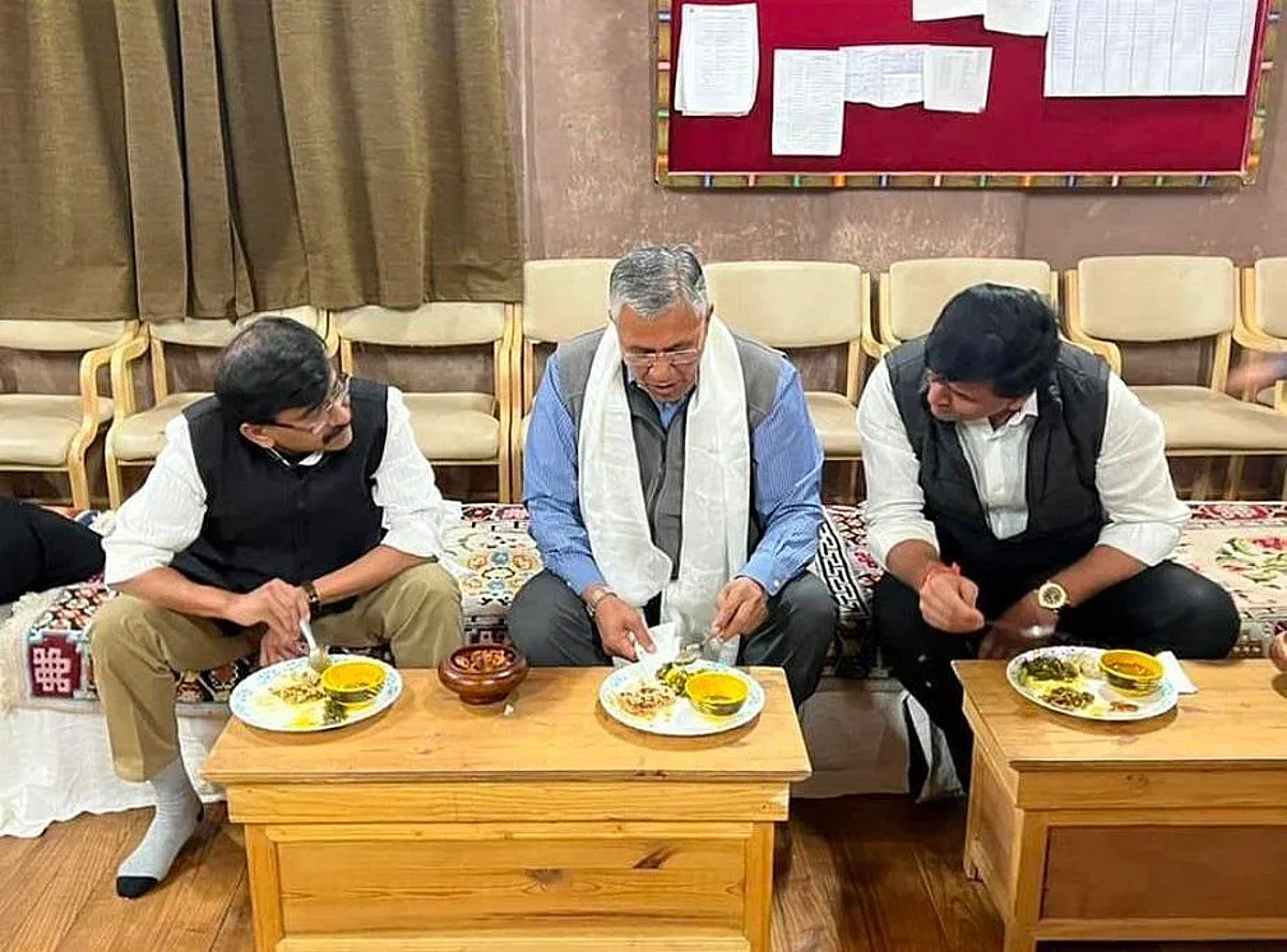संजय राऊत आणि राणा दाम्पत्य आले एकत्र
