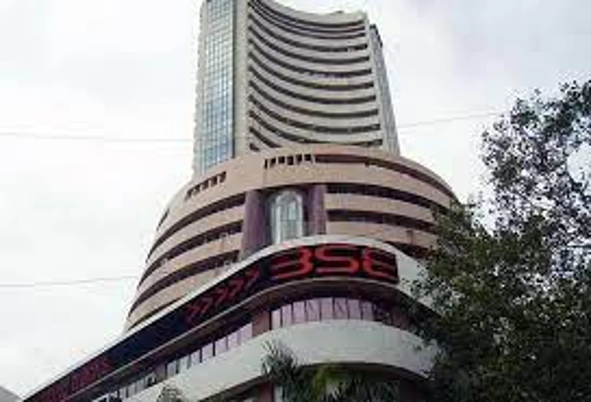सलग तीन दिवस सेन्सेक्स आणि निफ्टी दोन्ही निर्देशांकात मोठी घसरण