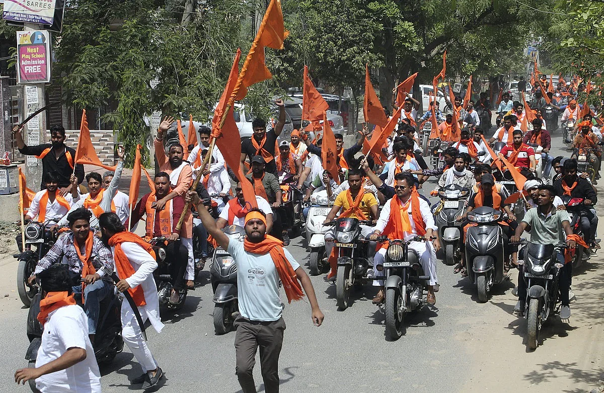 कुतुबमिनार नसून विष्णू स्तंभ आहे ; हिंदुत्ववादी संघटनांचा दावा
