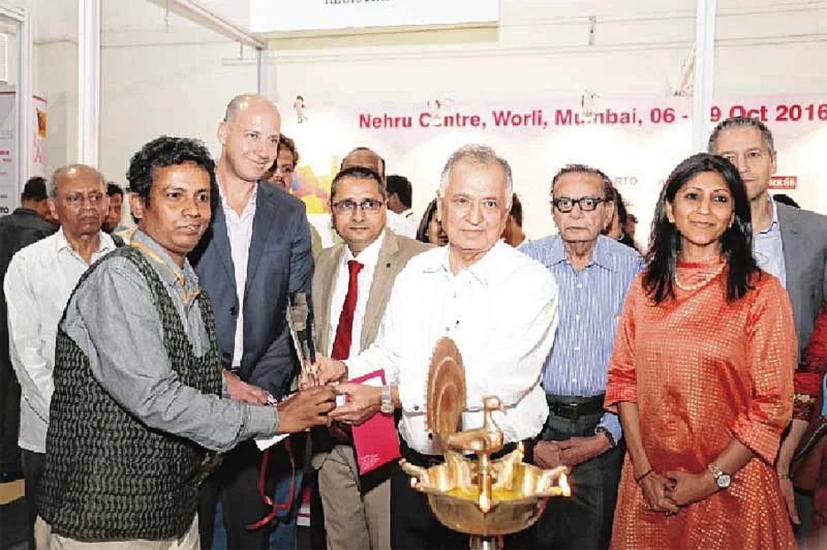 इंडिया आर्ट फेस्टिव्हलची दशकपूर्ती निमित्त प्रथमच वरळीतील नेहरू सेंटर आर्ट गॅलरीत भव्य प्रदर्शन