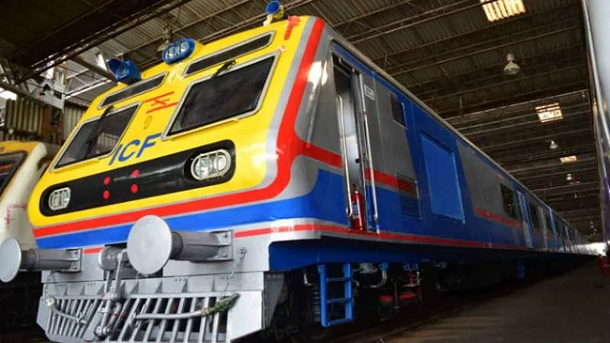 उपनगरीय रेल्वे मार्गावर पुरेसा प्रतिसाद न मिळाल्याने हार्बर मार्गावरील एसी लोकल पूर्णत: बंद होण्याची शक्यता