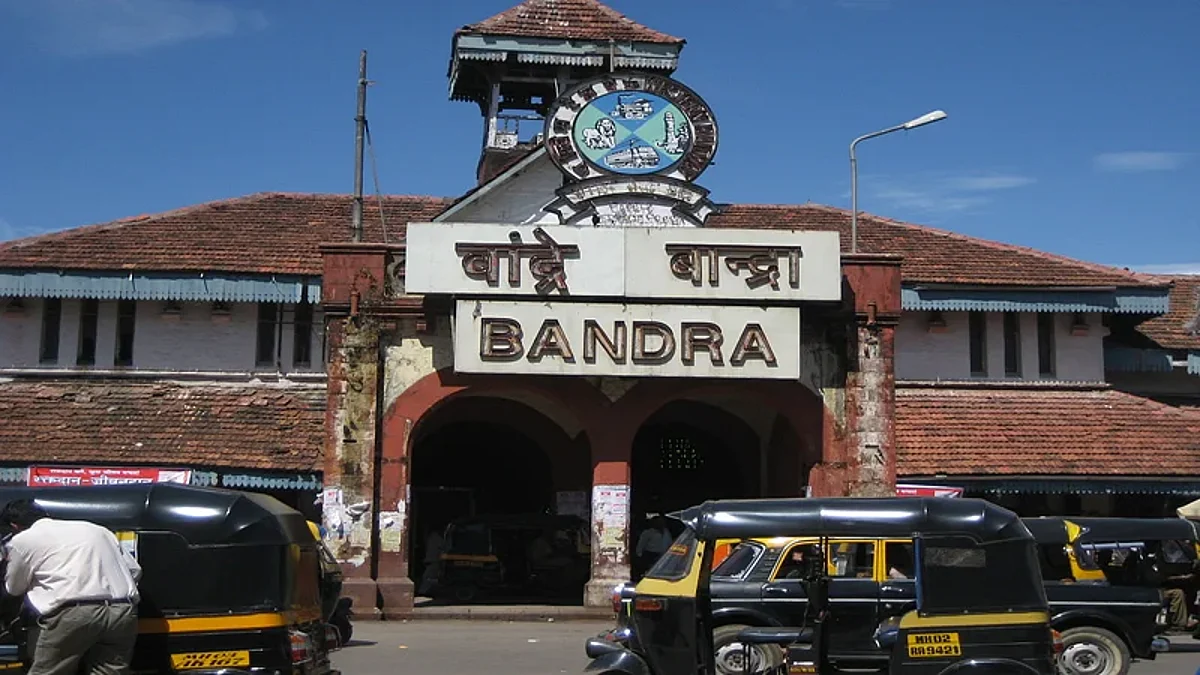 वांद्रे स्थानकाच्या जीर्णोद्धाराच्या कामामुळे प्रवाशांची गैरसोय
