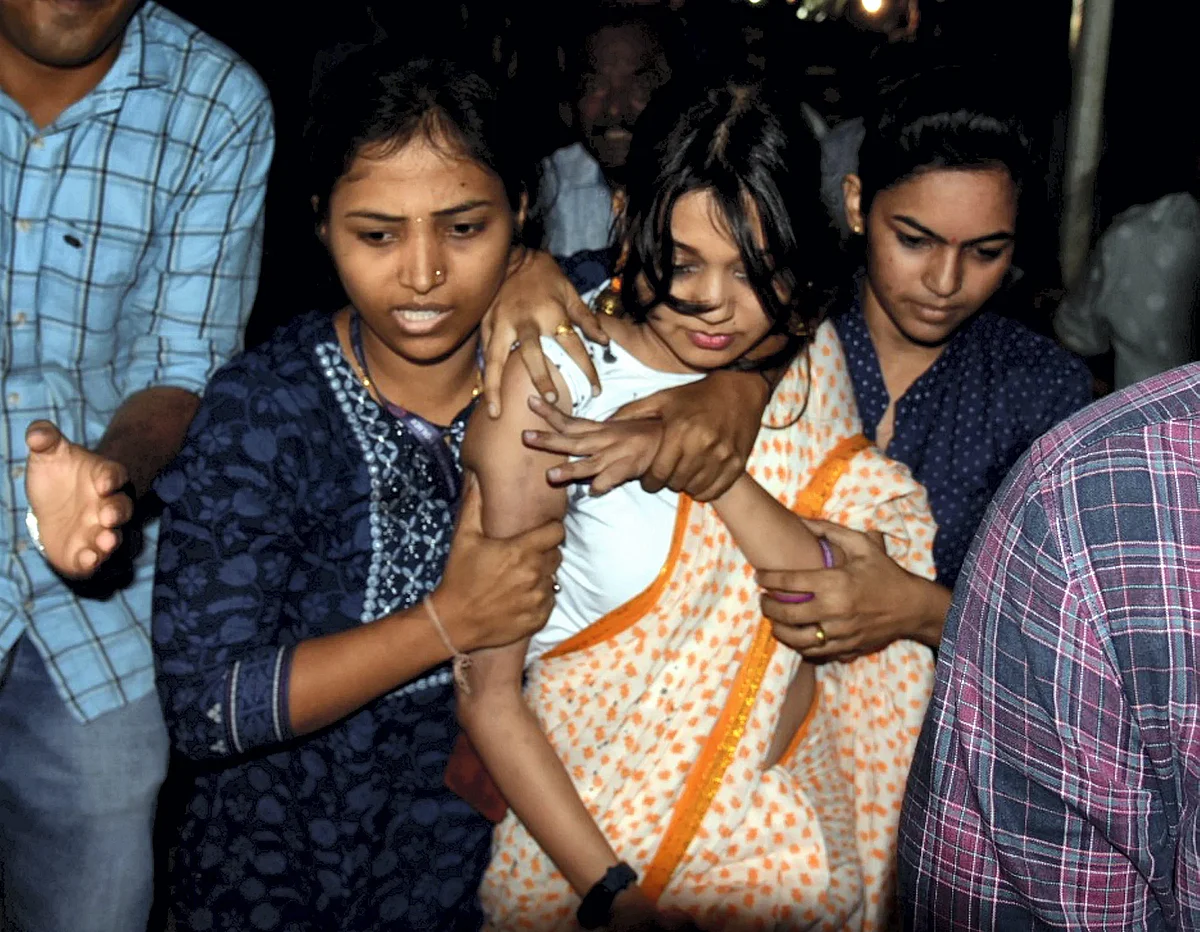 केतकी चितळेला नवी मुंबई पोलिसांनी अॅट्रोसिटीच्या गुन्ह्या अंतर्गत केली अटक
