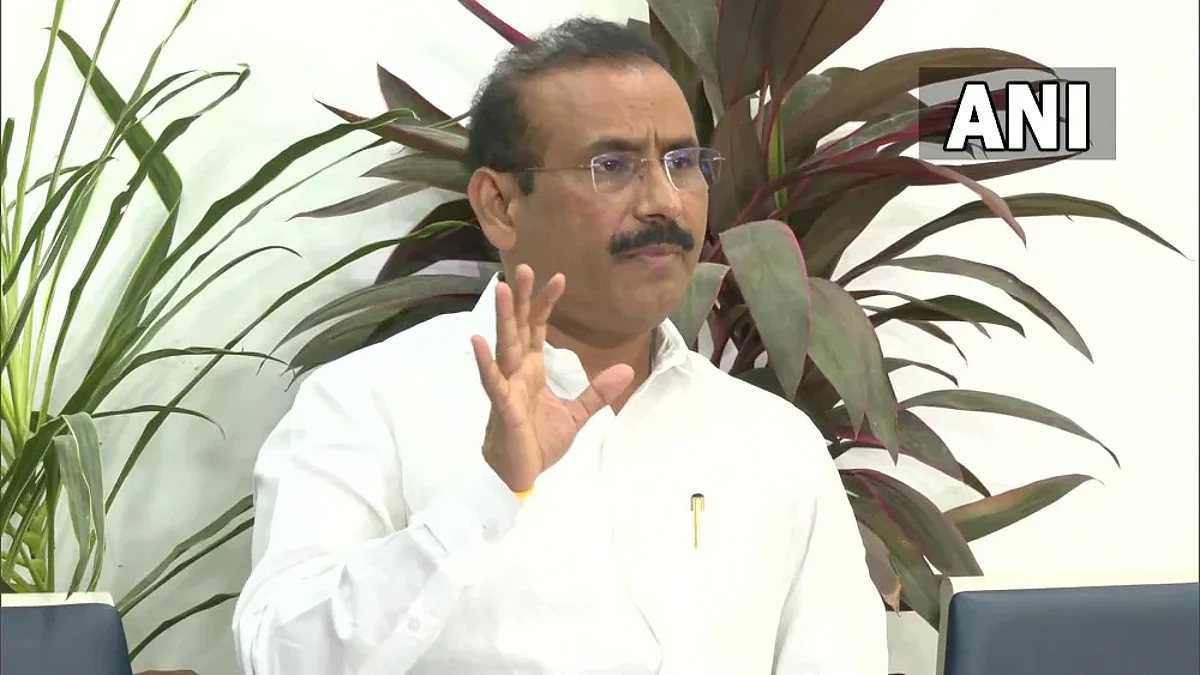आषाढी वारीवर बंधने नाहीत ; आरोग्यमंत्री टोपे