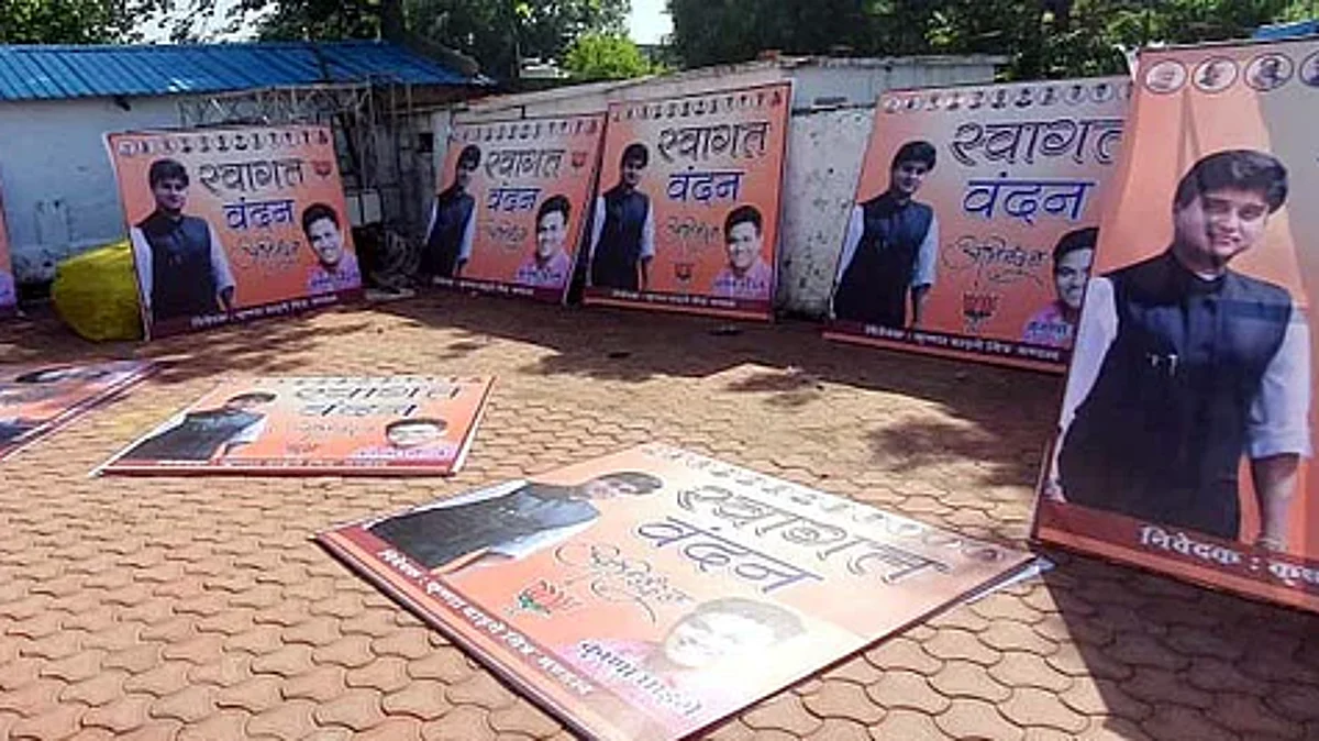 ठाणेकरांना आता बेकायदा होर्डिंगविरोधात टोल फ्री क्रमांकावर तक्रार करता येणार