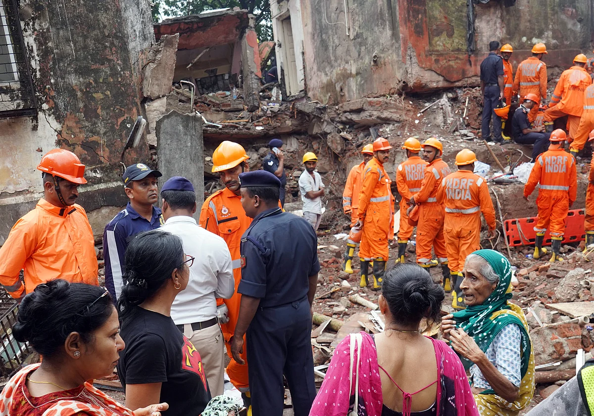 कुर्ला इमारत दुर्घटना मृतांचा आकडा १९ वर , काहीजण अद्याप बेपत्ता