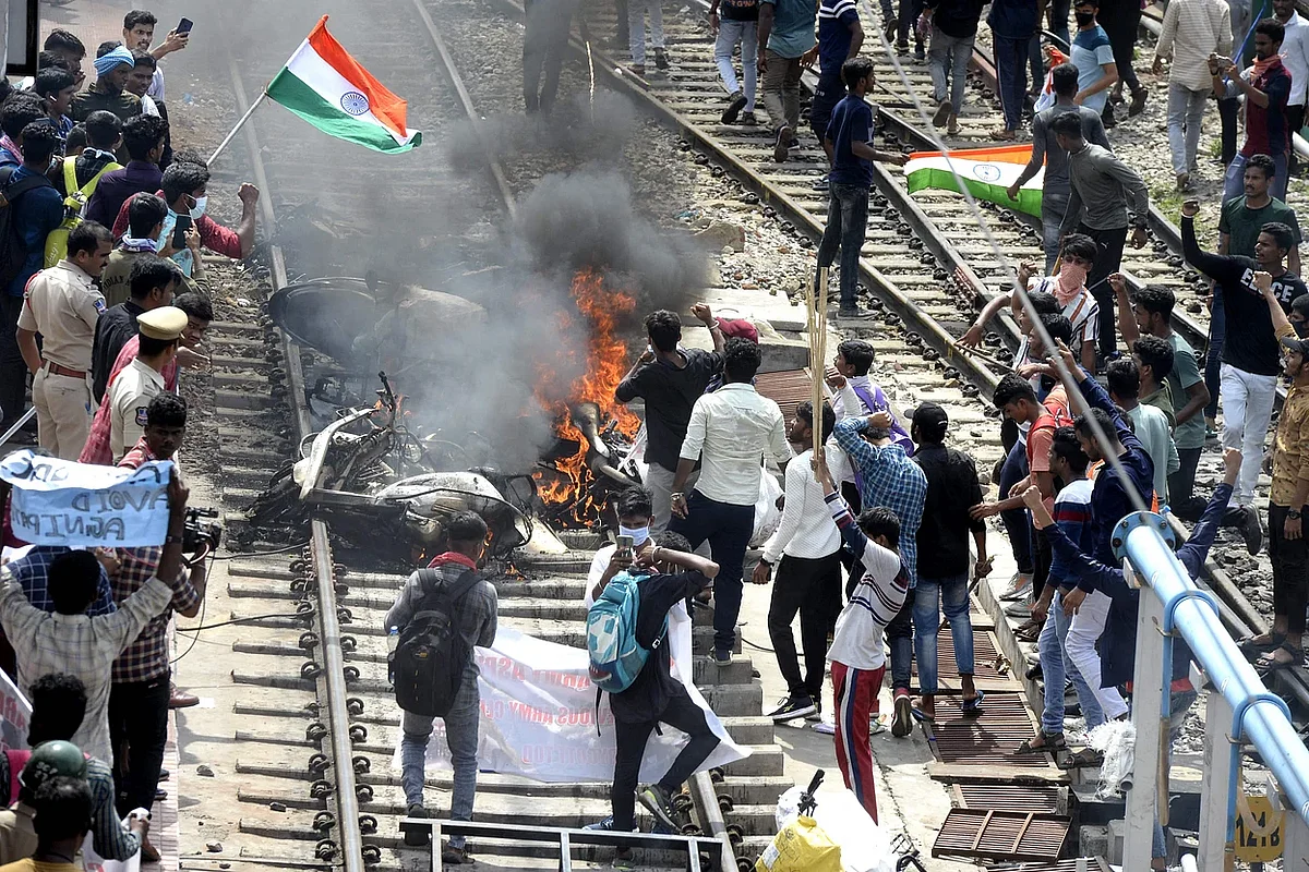 धगधगते अग्निपथ