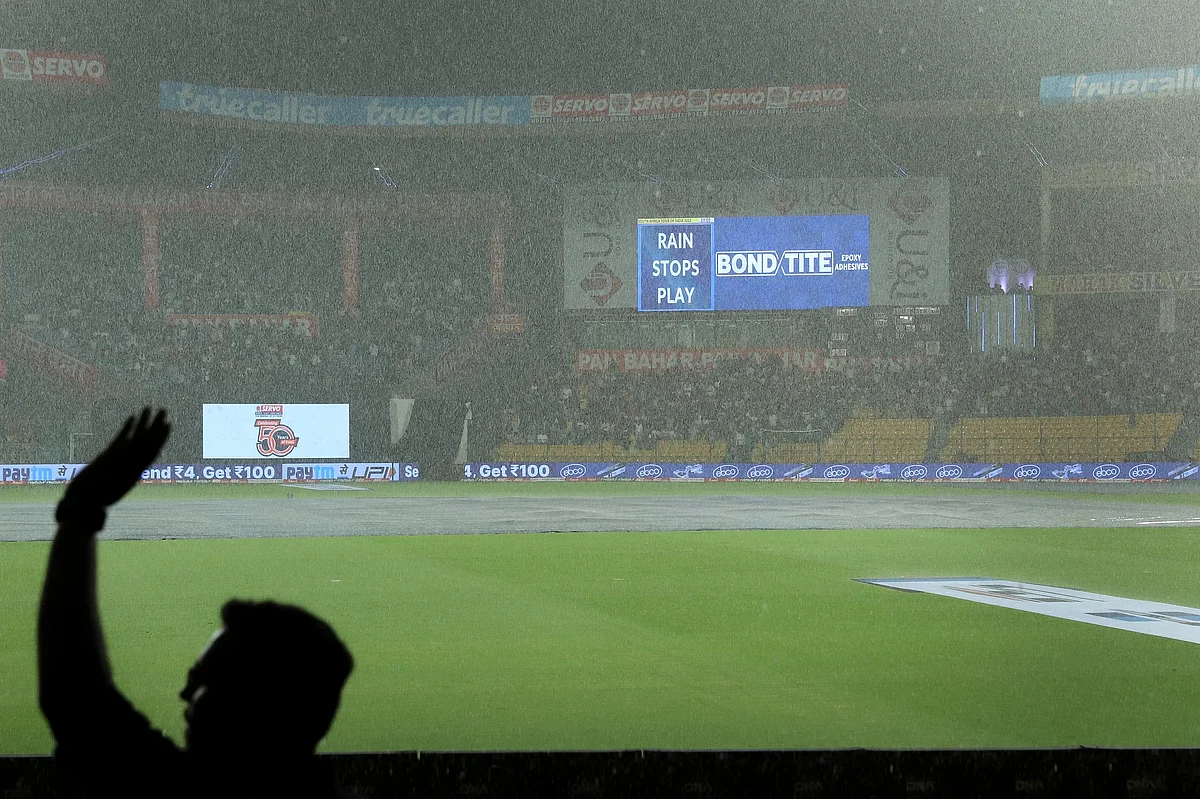 पावसामुळे दिसले चिन्नास्वामी स्टेडियमच्या गलथान व्यवस्थेचे विदारक चित्र