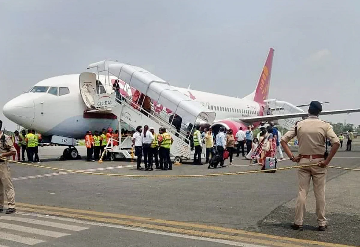 पक्षी धडकल्याने विमानाला लागली आग,जीवितहानी नाही