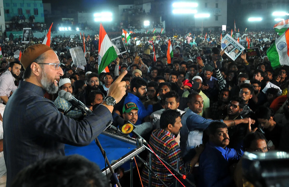 प्रक्षोभक वक्तव्यावर दिल्ली पोलिसांची कारवाई, असदुद्दीन ओवेसी आणि स्वामी नरसिंहानंद यांच्यावर गुन्हा दाखल