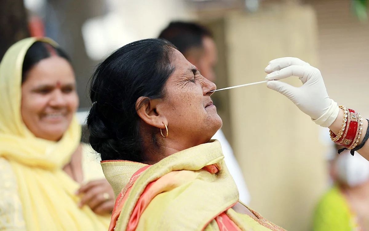 वाढत्या COVID-19 प्रकरणांमध्ये मास्क वापरणे अनिवार्य होणार ? काय आहे सध्याचा आकडा