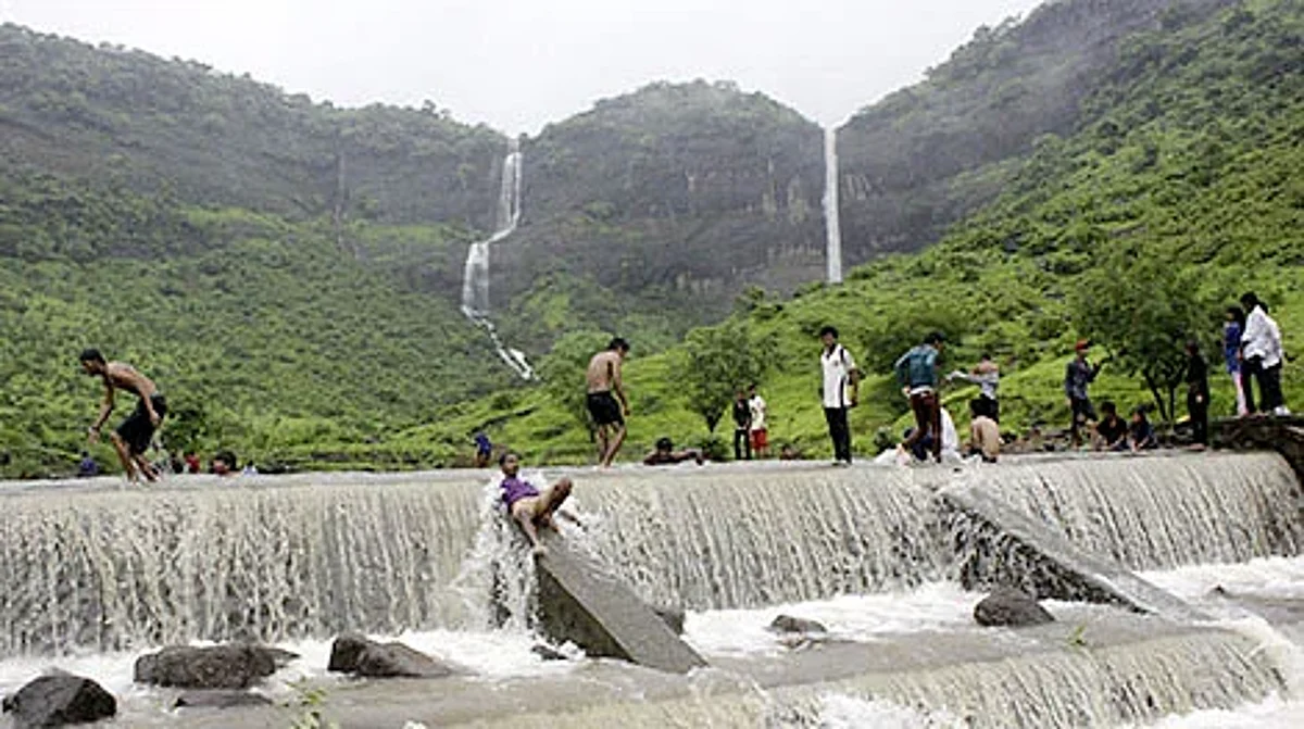 मान्सून सुरू होताच पावसाळी पर्यटनाला उधाण