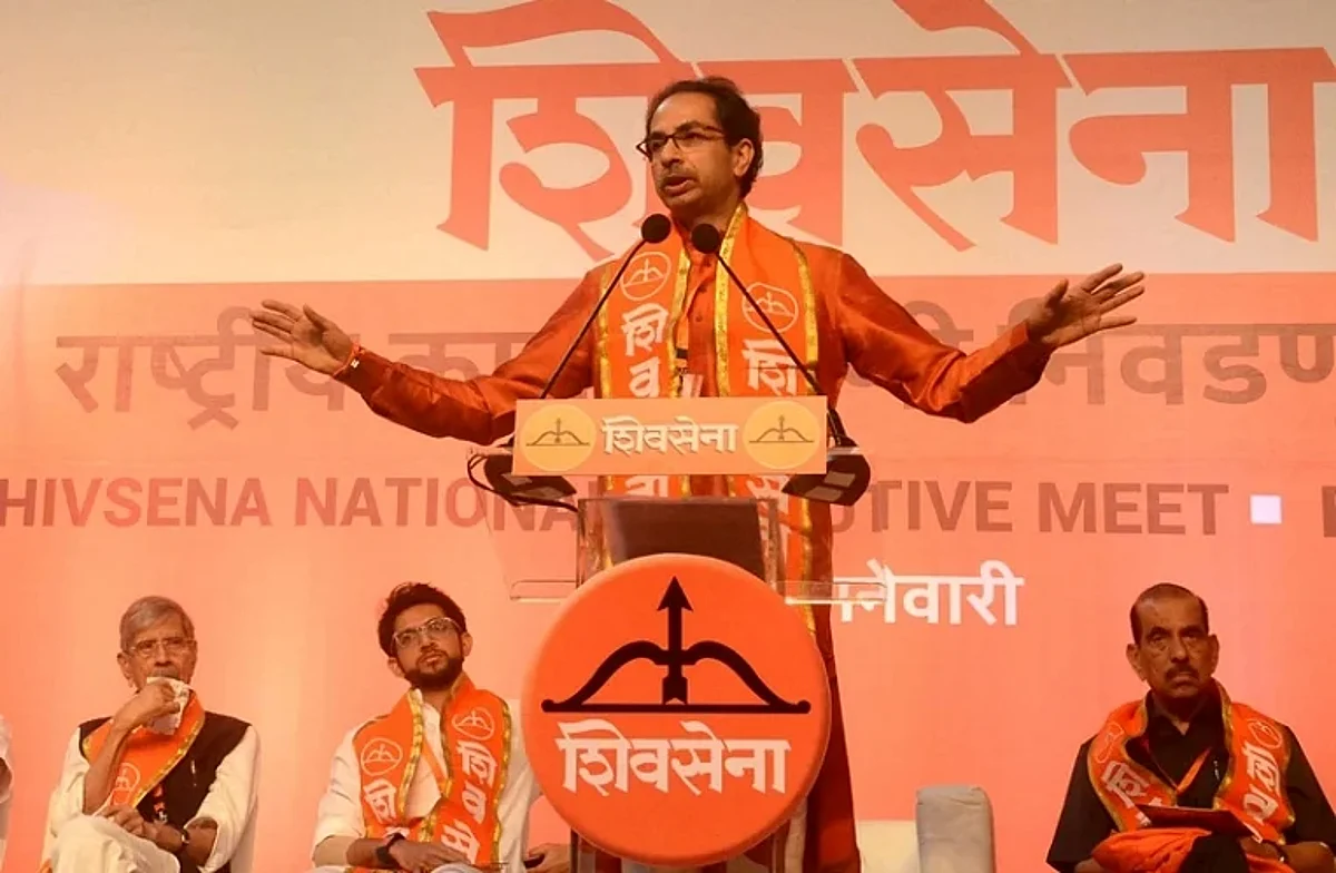 शिवसेनेला धक्का