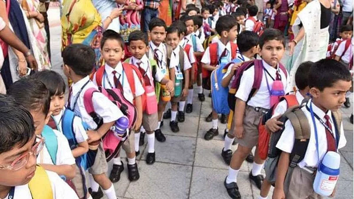 पालकांचा कल इंग्रजी भाषेकडे ; मिशन अॅडमिशन अंतर्गत इंग्रजी शाळेत विद्यार्थ्यांचा प्रवेश