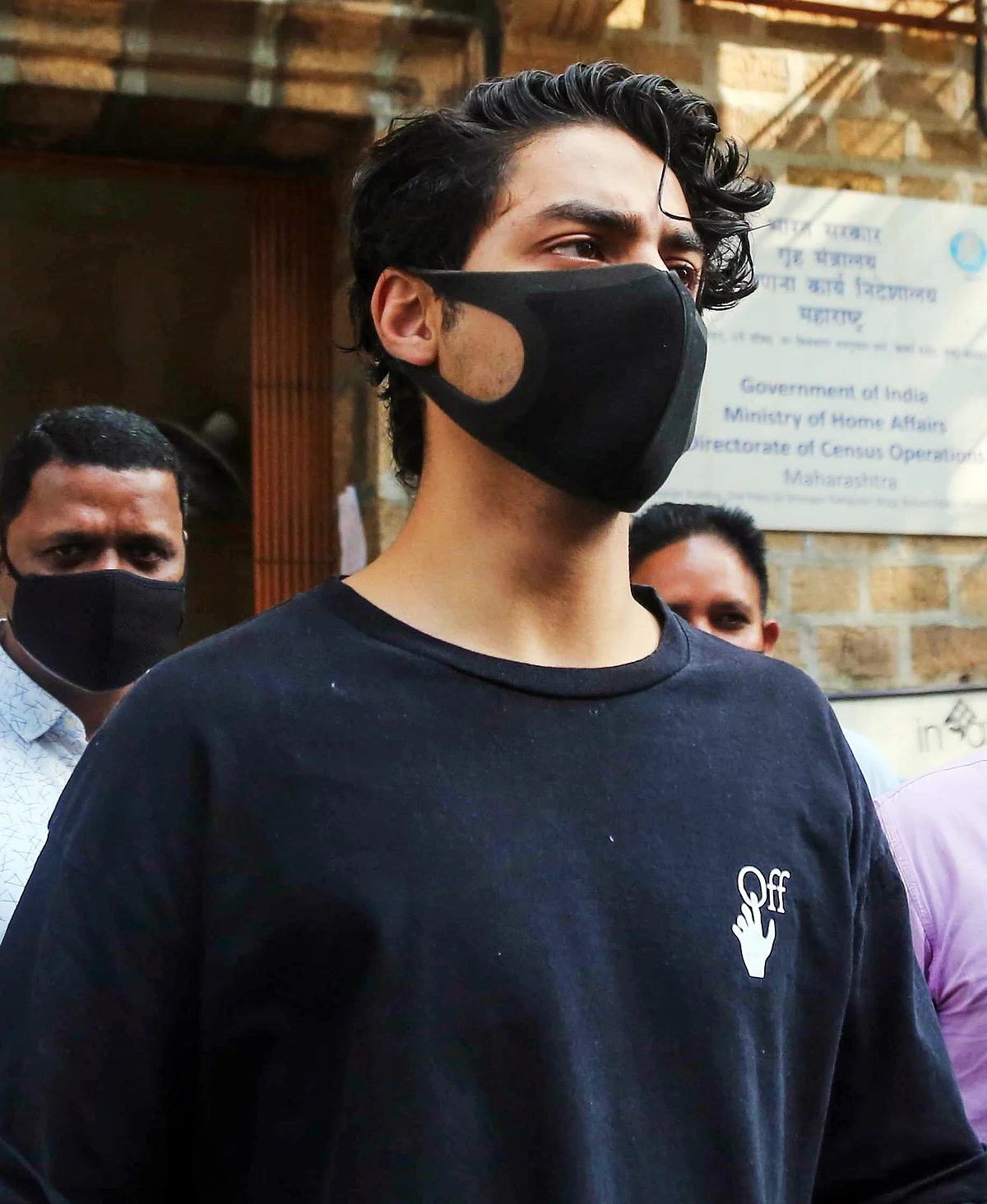 Aryan khan case : आर्यन खानचा पासपोर्ट परत करण्याचा कोर्टाने दिला आदेश