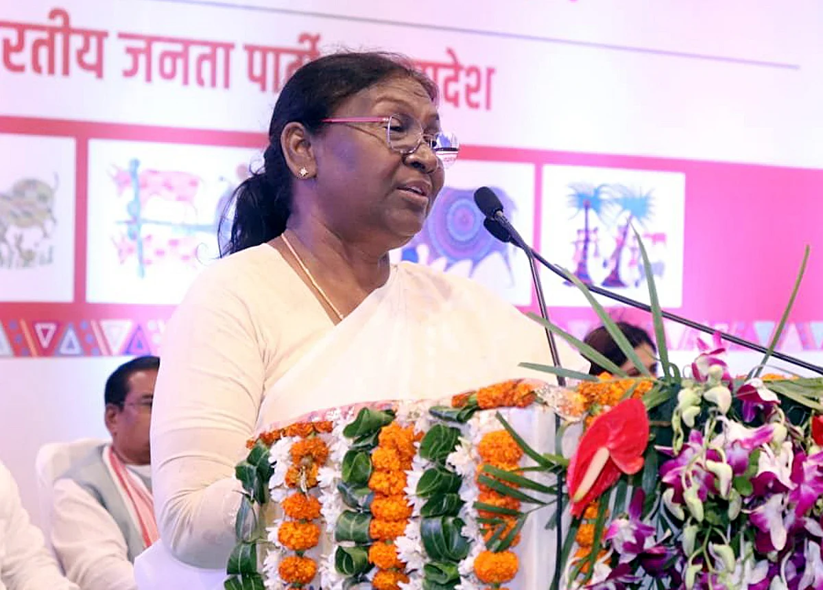 देशाच्या राष्ट्रपती पदी द्रौपदी मुर्मू ; देशाच्या दुसऱ्या महिला राष्ट्रपती होण्याचा मान