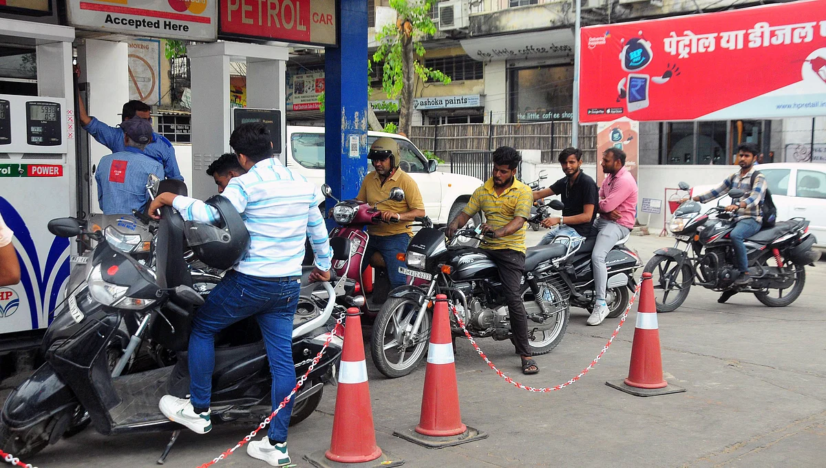 राज्य सरकार पेट्रोल आणि डिझेलवरील व्हॅट कमी करणार