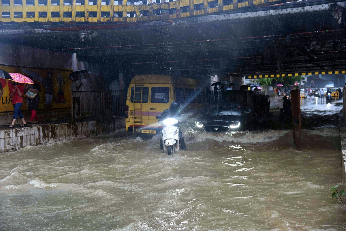 Rain Update : राज्यात मुसळधार पाऊस ; रेड अलर्ट