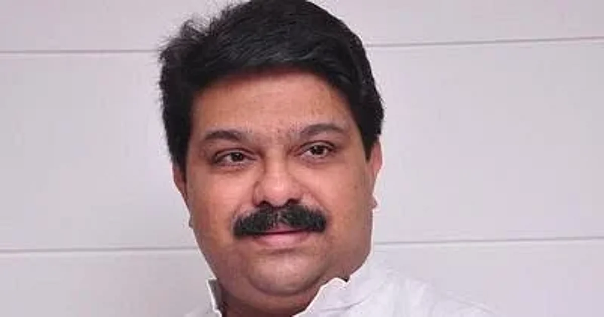 भाजप आमदाराच्या घरासमोर आढळली पैशांनी भरलेली बॅग