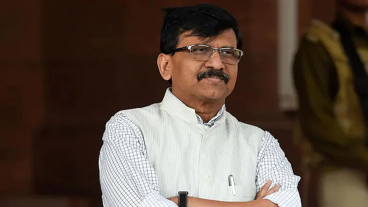 संजय राऊतांविरोधात अटक वॉरंट जारी