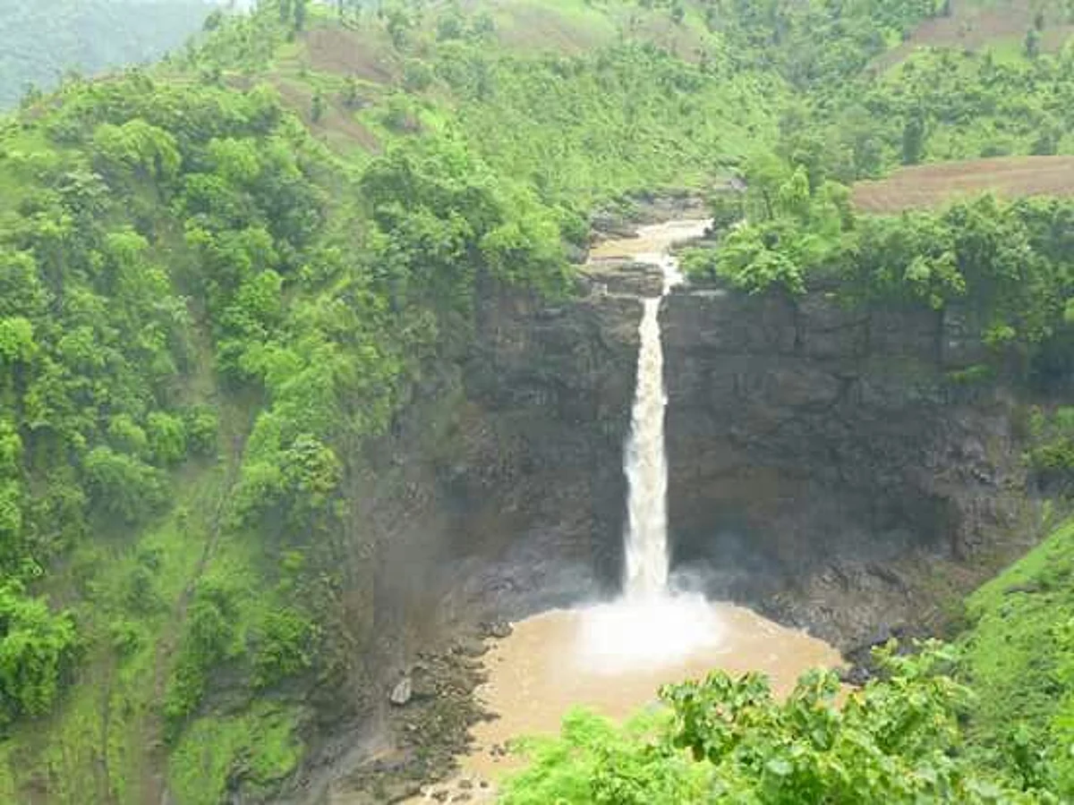 पर्यटकांना खुणावतेय जव्हारमधील हिरवळ ; मग तुम्ही करताय जव्हार वारी ?