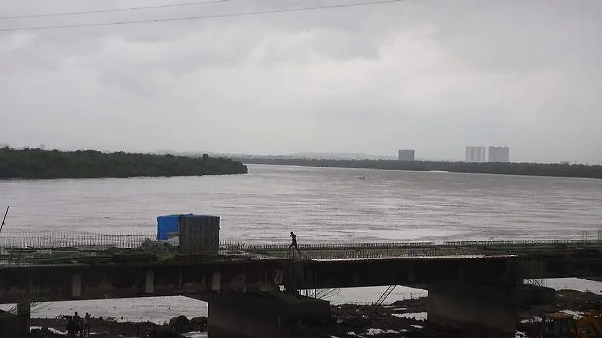 पावसामुळे उल्हास नदीने ओलांडली धोक्याची पातळी,नागरिकांना सतर्कतेचा इशारा