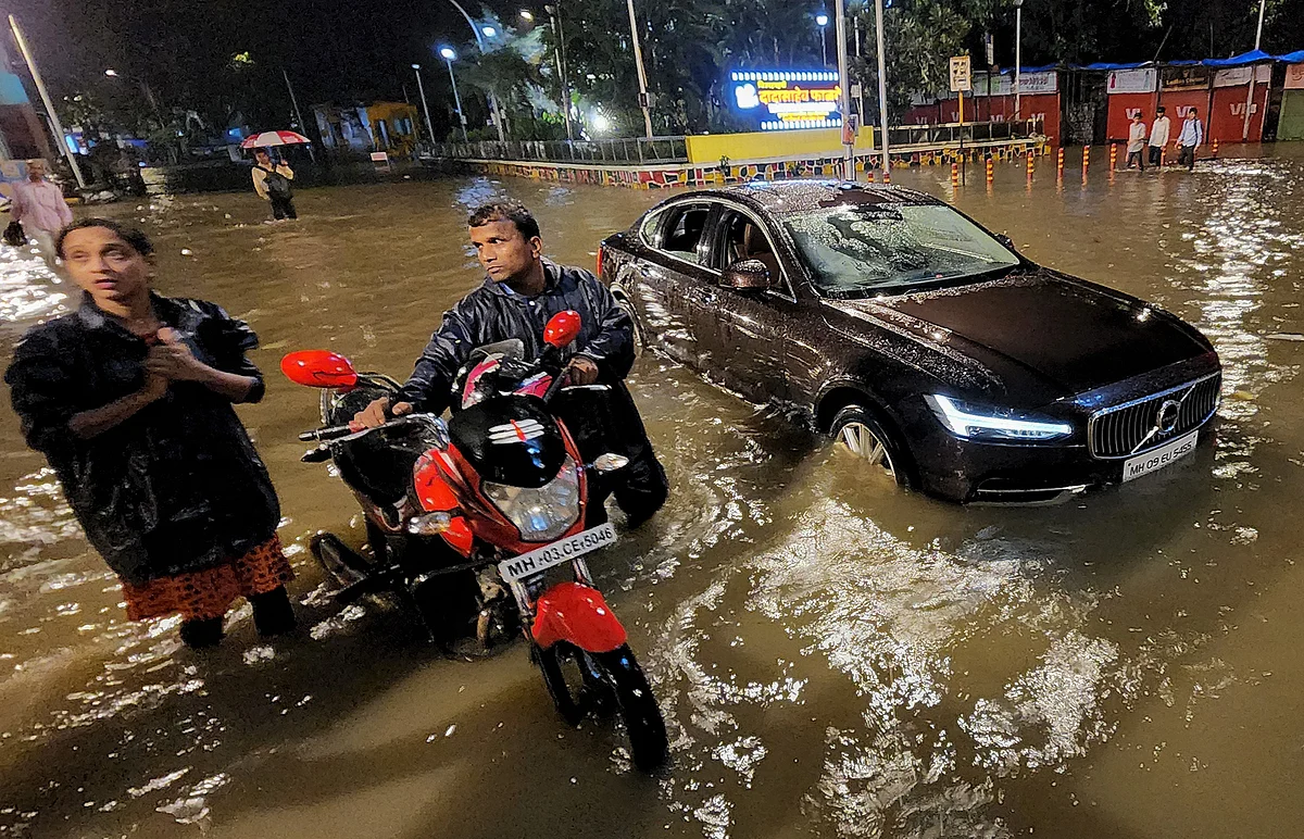 मुंबईमध्ये पावसाची दमदार बॅटिंग, पुढचे काही दिवस जोर कायम राहणार