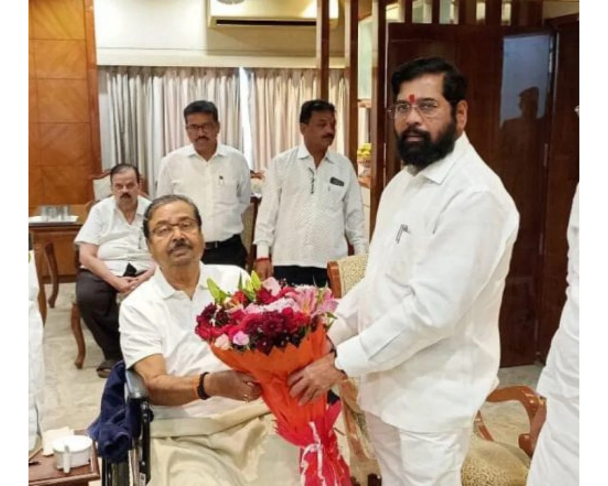 मुख्यमंत्री एकनाथ शिंदे गजानन किर्तीकरांच्या भेटीला