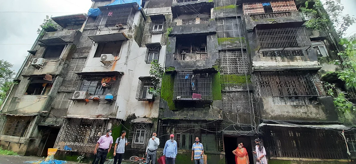 अतिधोकादायक इमारत खाली करण्याचे पालिकेचे निर्देश